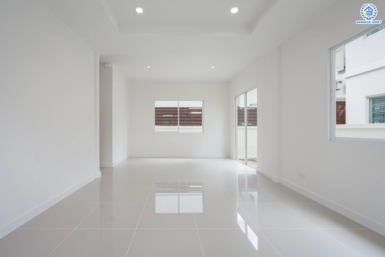 บ้านมือสองตกแต่งใหม่ ม.เดอะวิลล่า ราชพฤกษ์-ท่าอิฐ แบรนด์ Property Perfect เดินทางสะดวก เนื้อที่ 35.8 ตร.ว. ฟังก์ชัน 3 ห้องนอน 2 ห้องน้ำ จอดรถได้ 2 คัน บนทำเลเชื่อมต่อทั้ง ถ.รัตนาธิเบศร์ และถ.ราชพฤกษ์ และเพียง 10 นาทีถึงรถไฟฟ้า "สถานีบางรักน้อยท่าอิฐ"